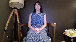 模特身材熱舞禦姐妹子，衛生間站著尿尿，特寫粉蝴蝶被卷著玩耍性愛小遊戲